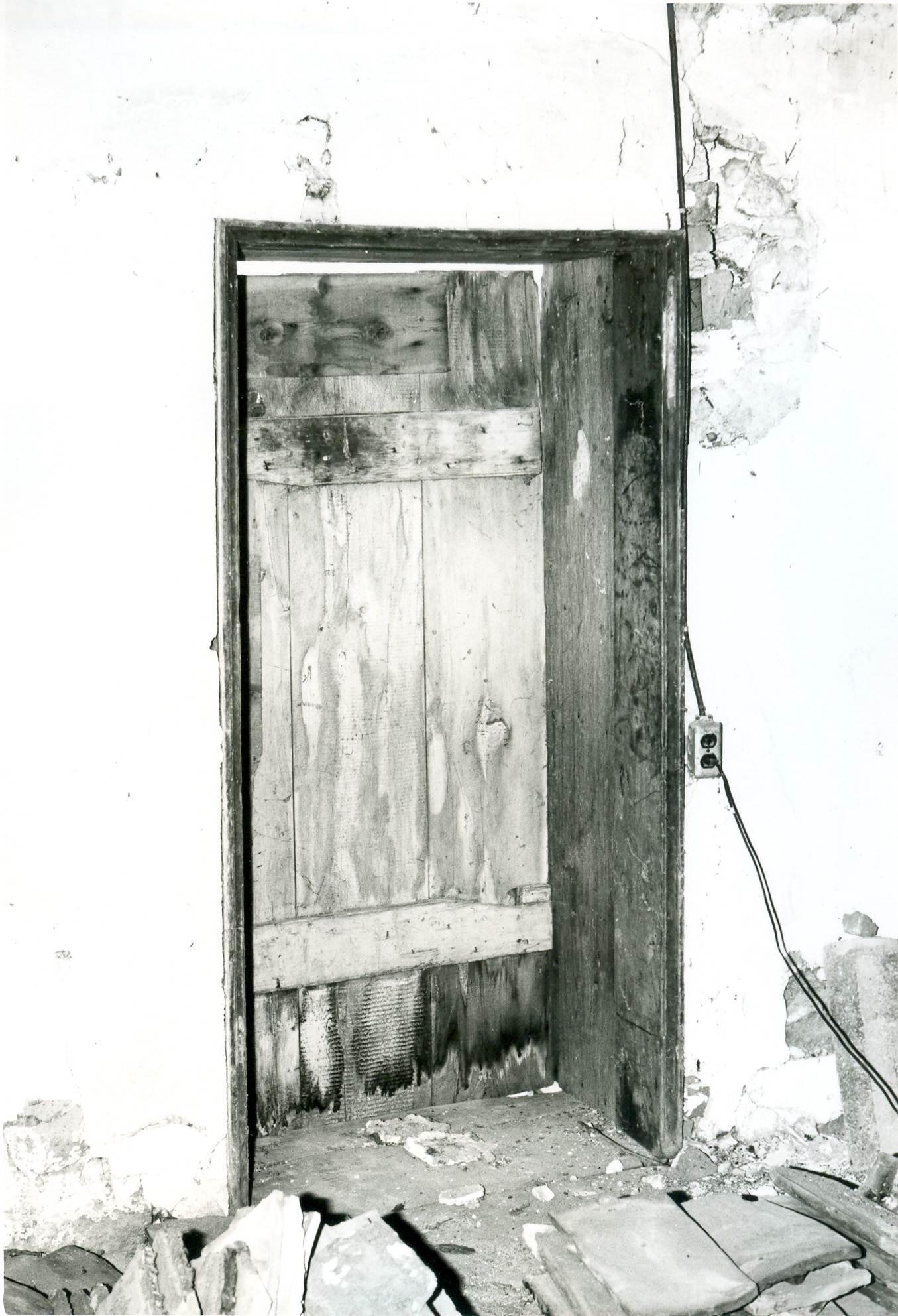 DeTurk house, interior doorway through west wall from former kitchen (1973)