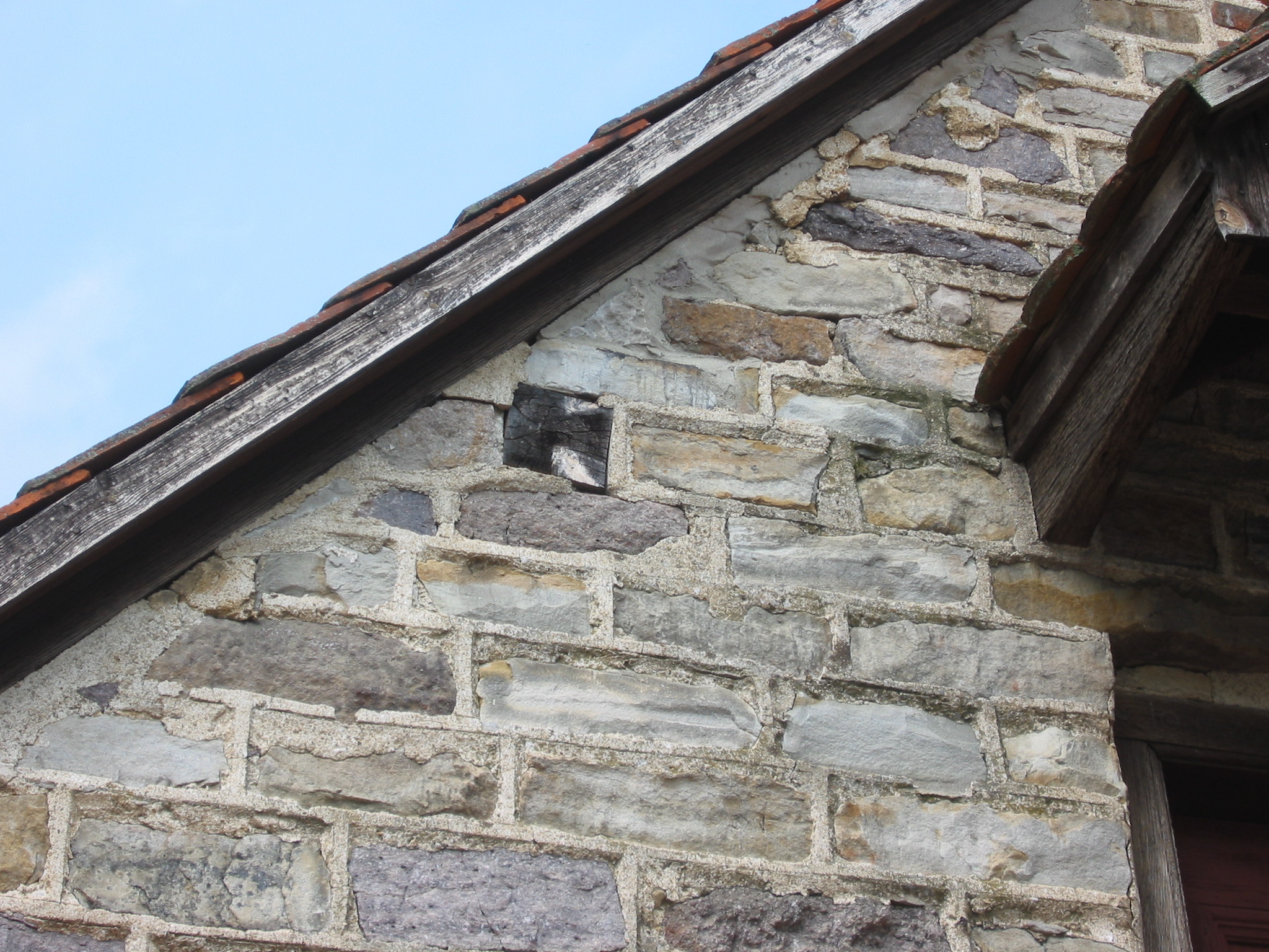 “Ribbon” pointing in upper gable of southern elevation, image #8 (2009)