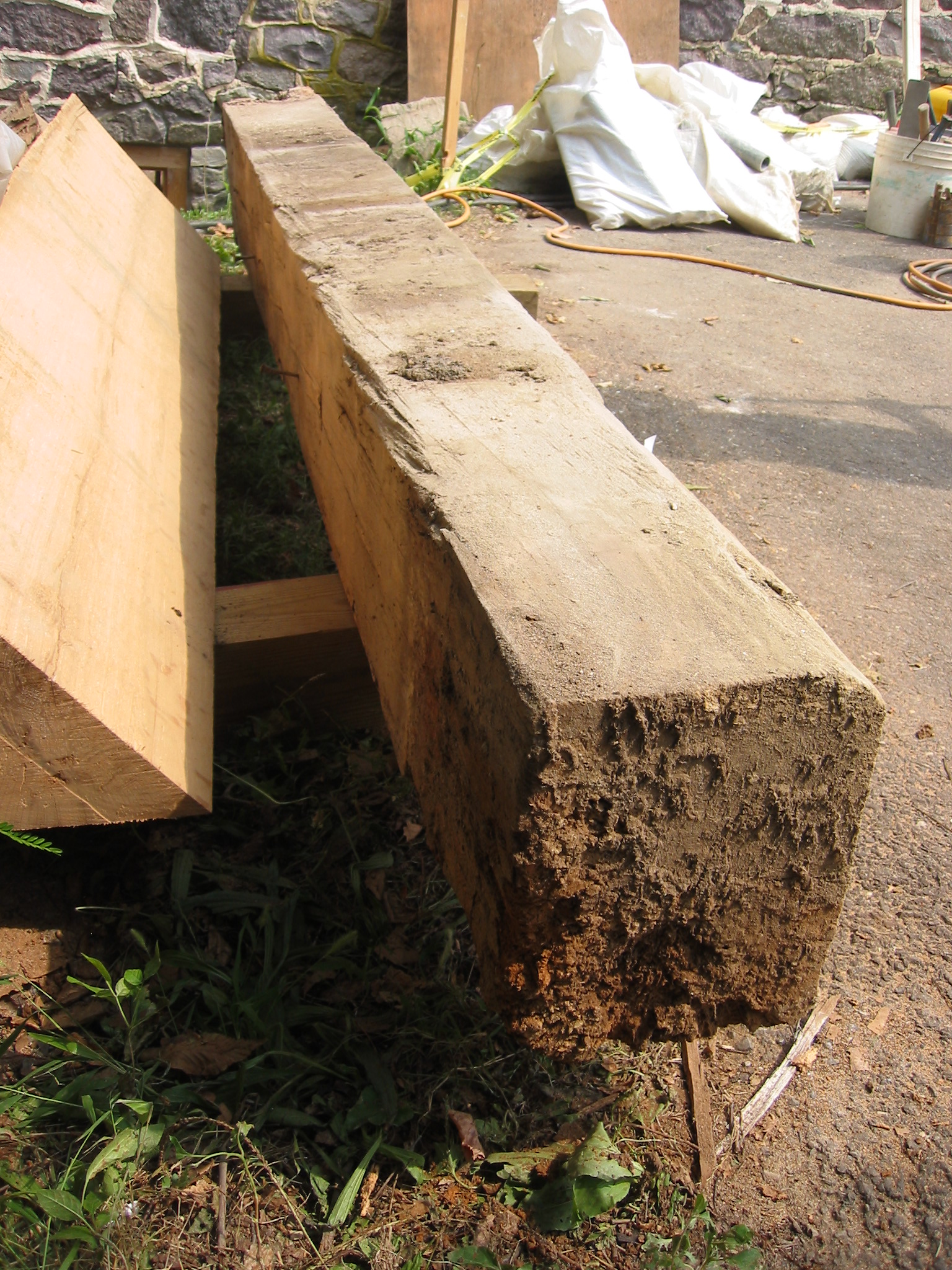 1031, 8/26/09: southern end of beam removed from masonry pocket