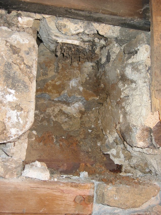 1032, 8/26/09: Bearing pocket in masonry cross wall after removal of beam