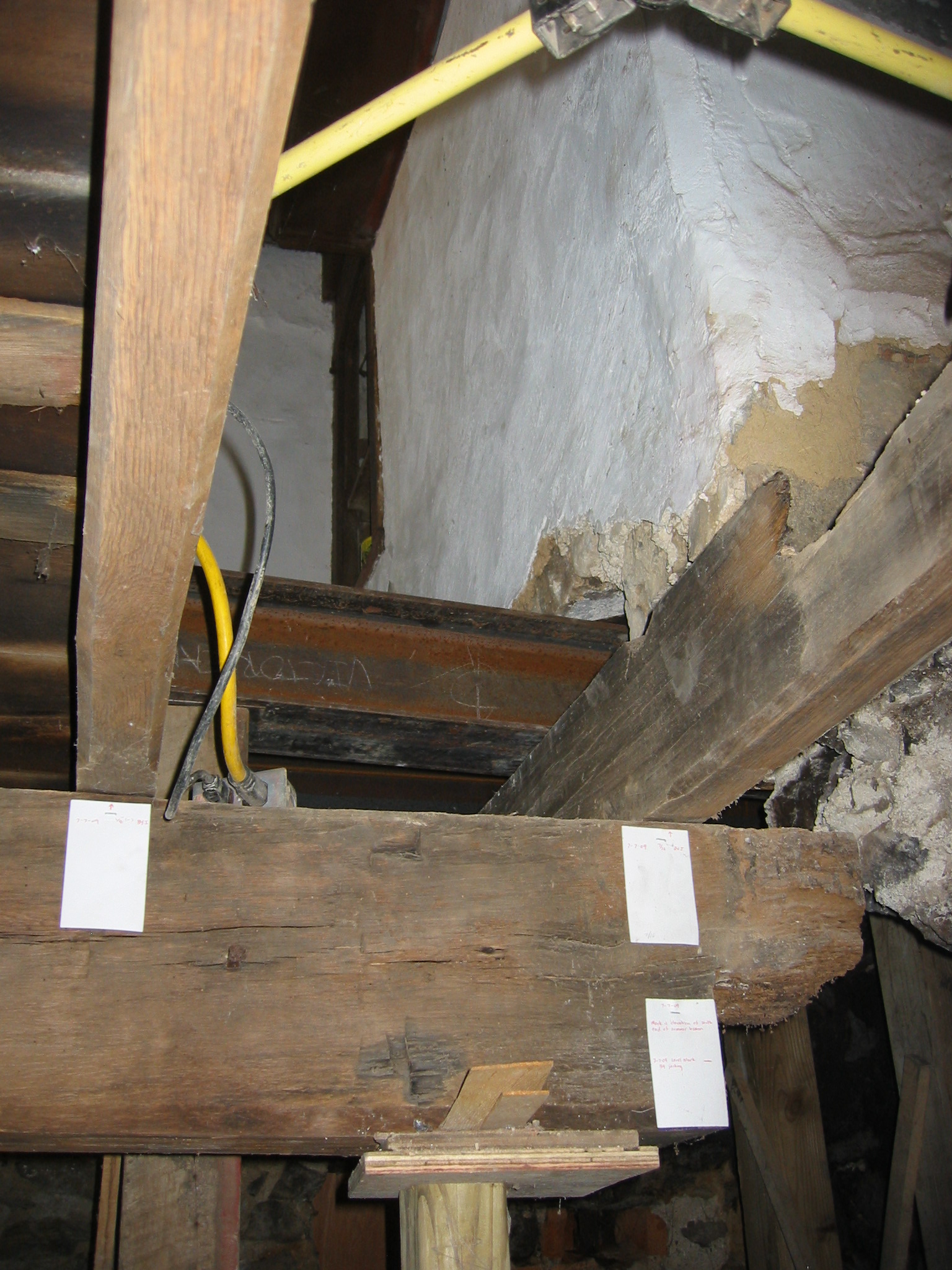 999, 8/24/09: northern end of summer beam on shimmed shoring post