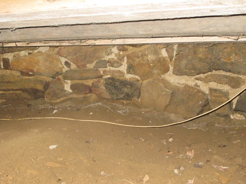 #25, 4188: failing foundation mortar from rising damp under porch