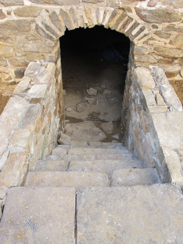 #27, 5382: reconstructed cellar steps and cheeks, 1753 house