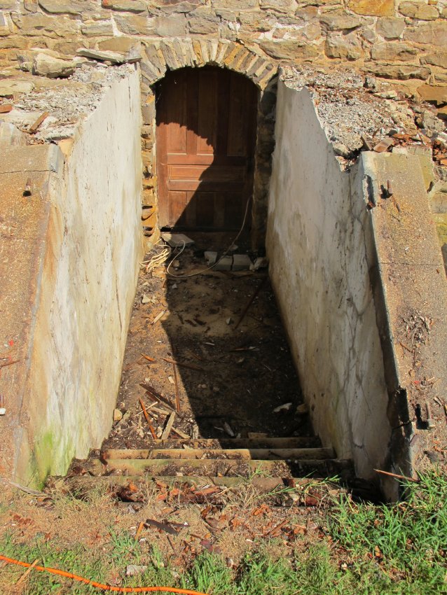 #29, 4421: failed bulkhead concrete side-walls and steps