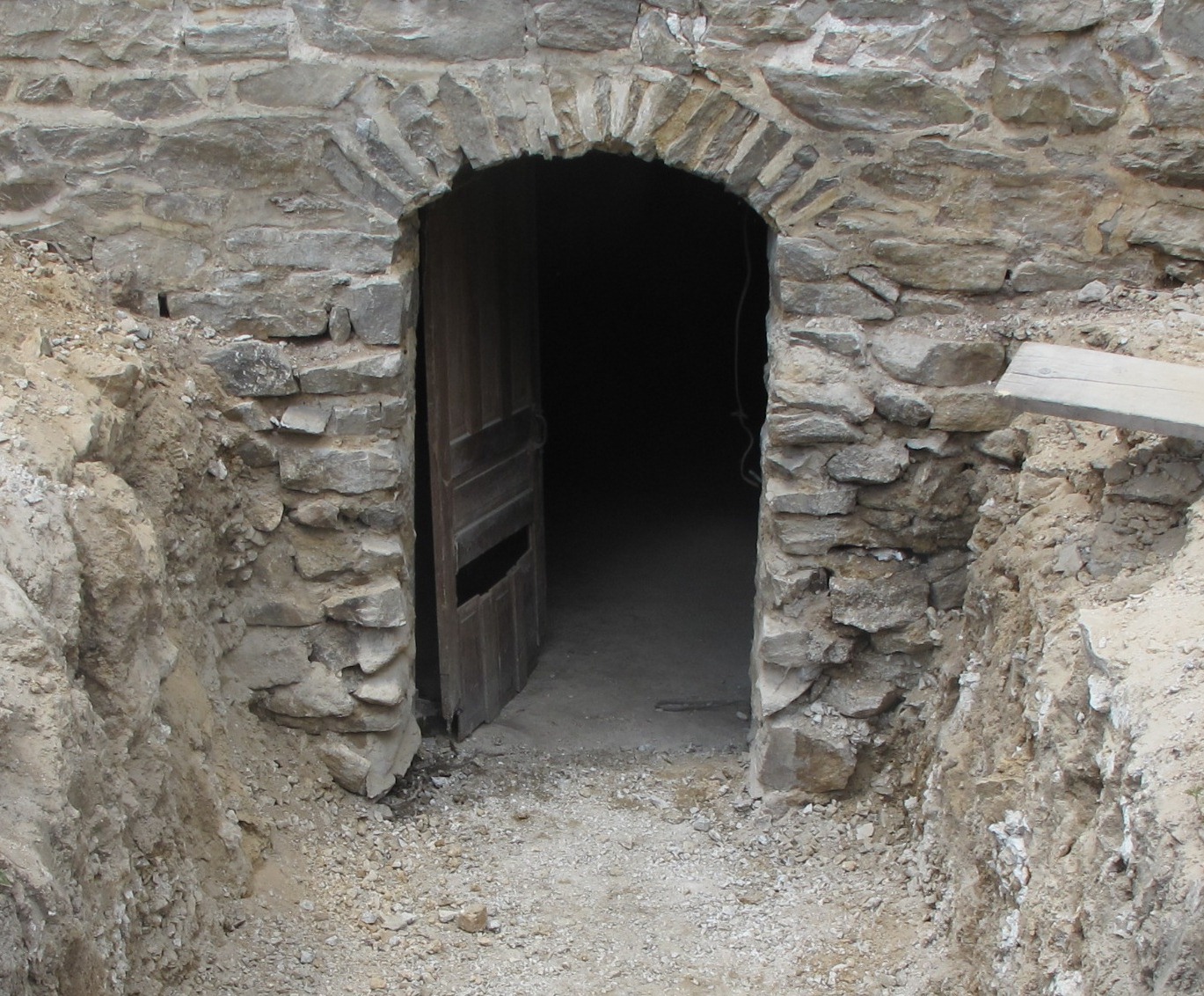 #34, 4571: stone-arched cellar entry, concrete stairs demolished