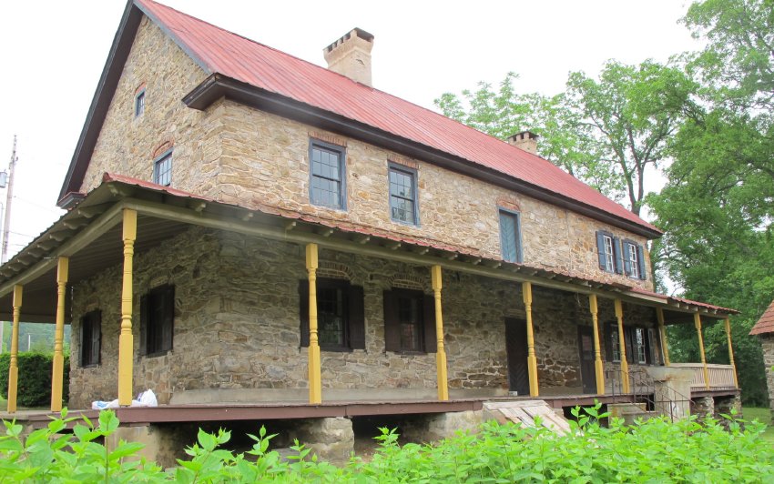 #6, 3860: SW perspective view with 1930s porch