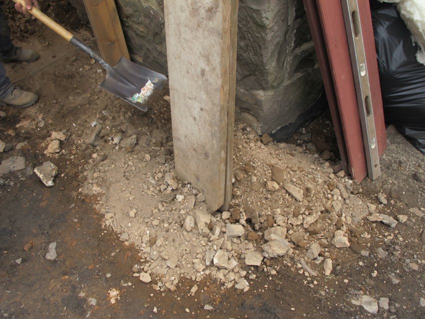 [#2873, 4/7/11]: Disintegrated mortar removed from wall during dismantling