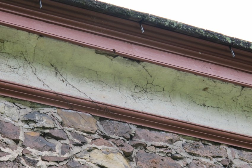 #18: damaged segment of early cove cornice on Douglass House
