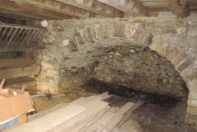 cellar vaults with shared impost-pier