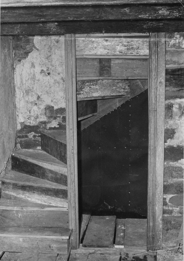 Mouns Jones House, winder staircase and closet west of 1st floor fireplace