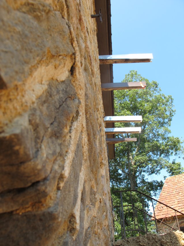 Image #3, 4905: Cantilevered balcony supports ["outlookers"]