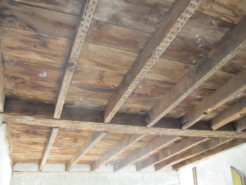 #6, 7659-Douglass/Amity store joists, summer beam in 2d storey warehouse
