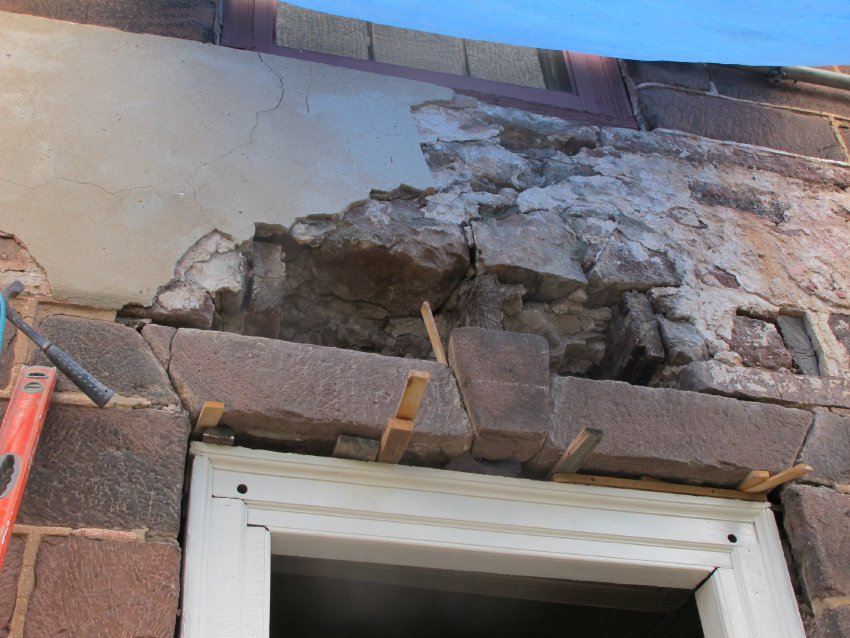 Image #3, 8084: Composite ["jack"] arch lintel spanning doorway