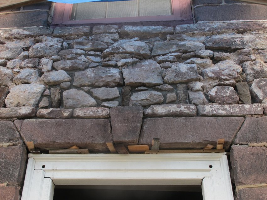 Image #4, 8115: Rubble stonework laid upon re-laid above doorway