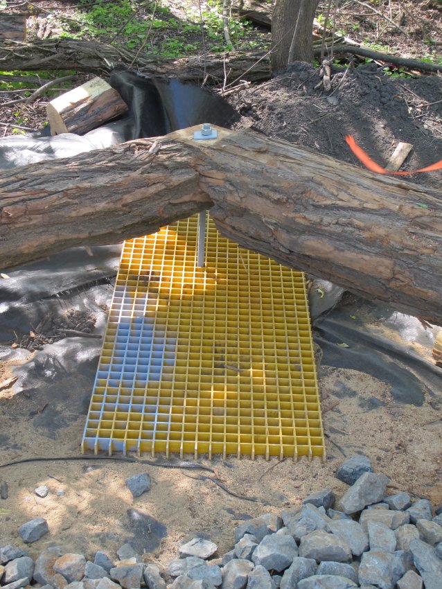Image #11, 8227: Lap-joined log corner bolted to anchorage-grate