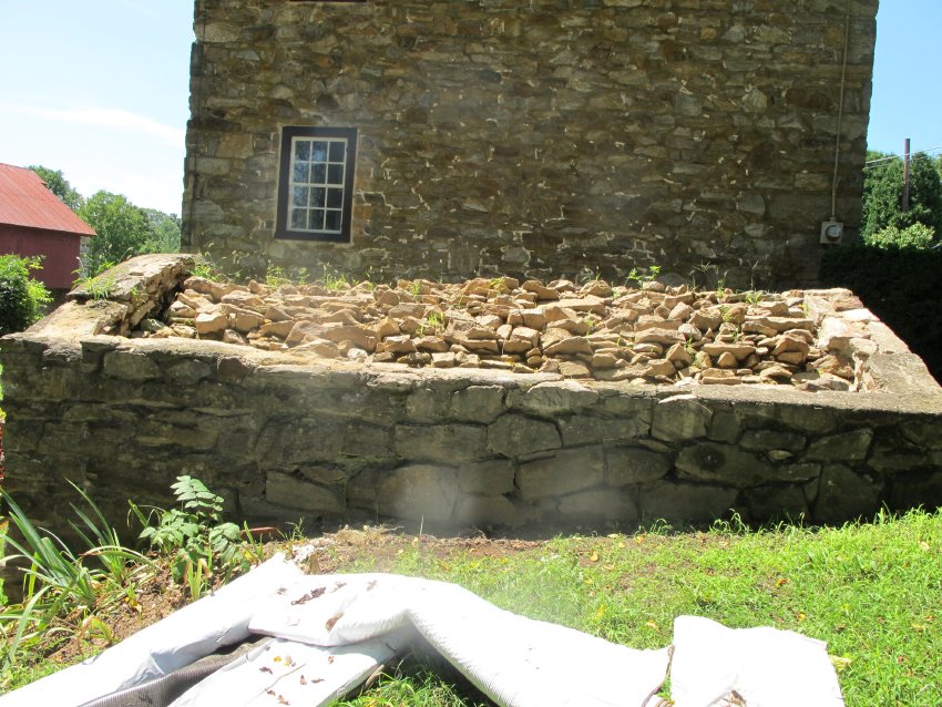 #5, Lateral view of Keim root cellar exterior ["extrados"]