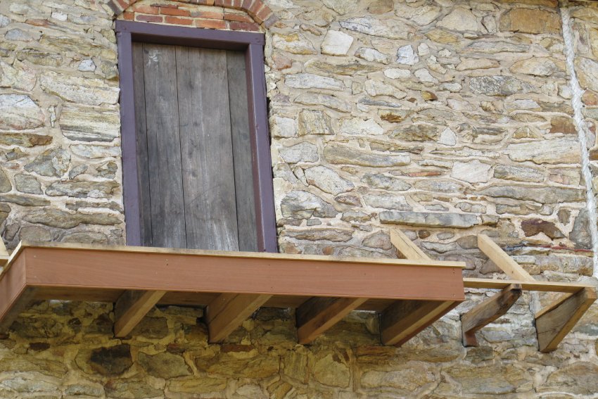 #5, 4626: Balcony framing, fascia board, and pent-rafter detail (right)