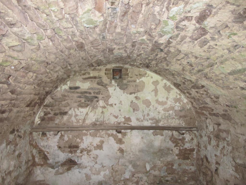 #212: Early root cellar at Pine Forge, voussoirs un-plastered