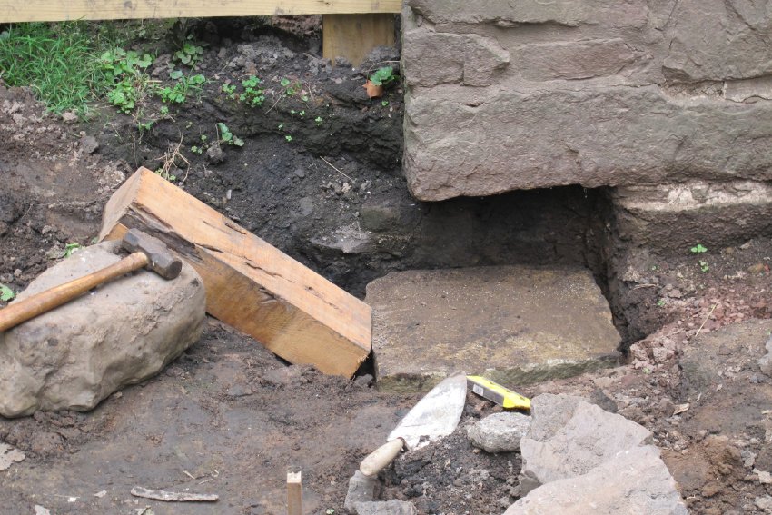 Image #2: bed stone set on clay sub-strate under plinth corner
