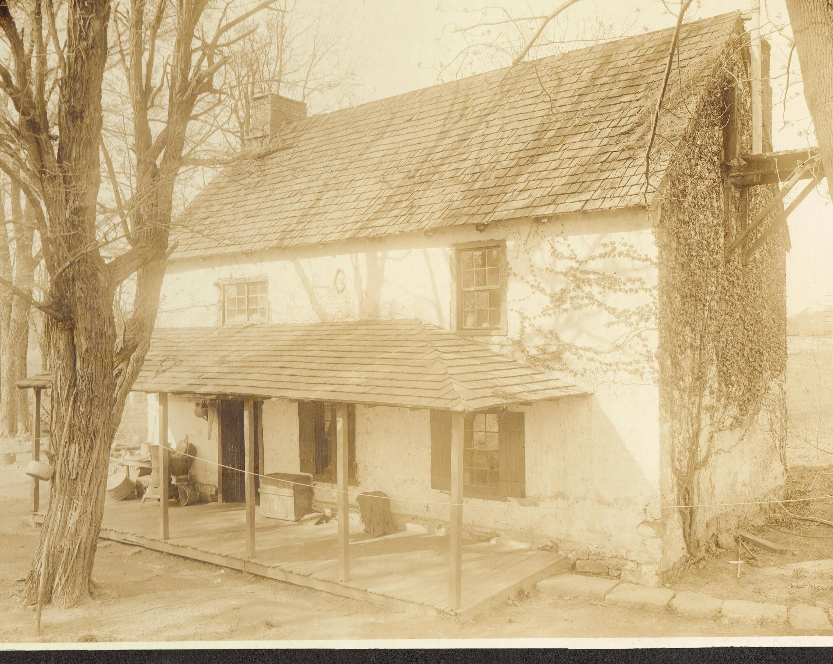 #5, MJH 1916: sliding casement windows, 2d story, left