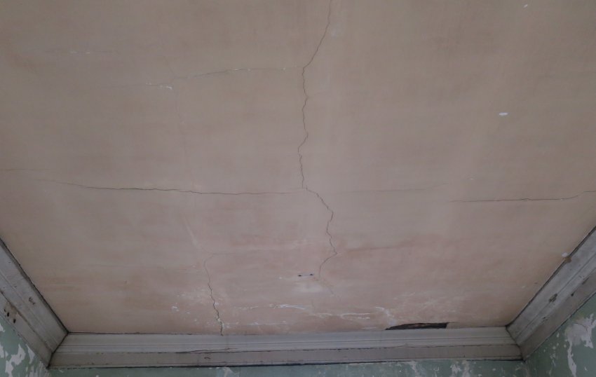 #10: Cracked & delaminated hallway ceiling plaster