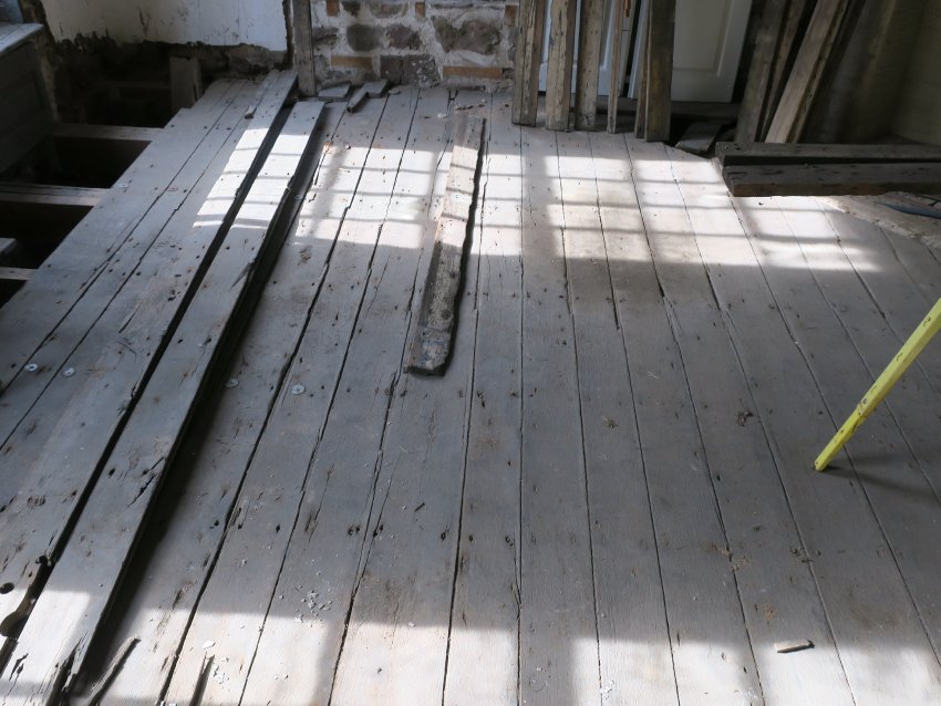 #11: Degraded and worn flooring, best parlor